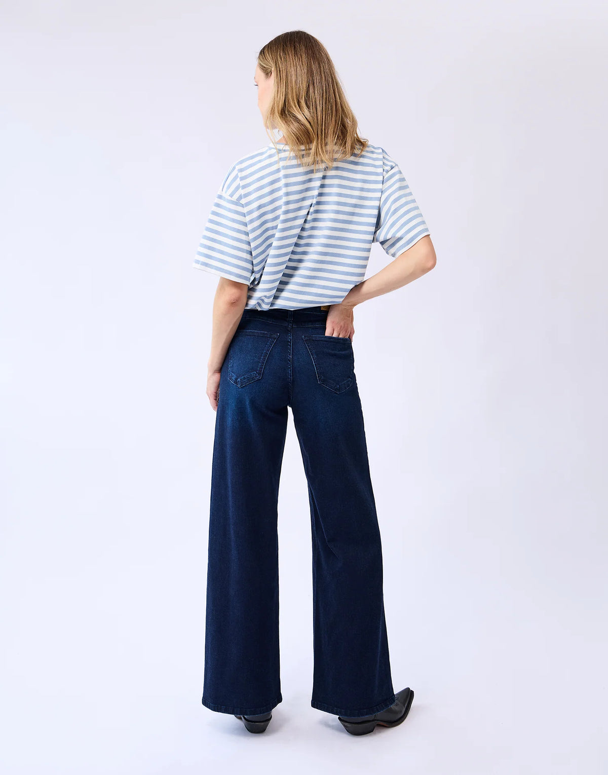 Lily Wide