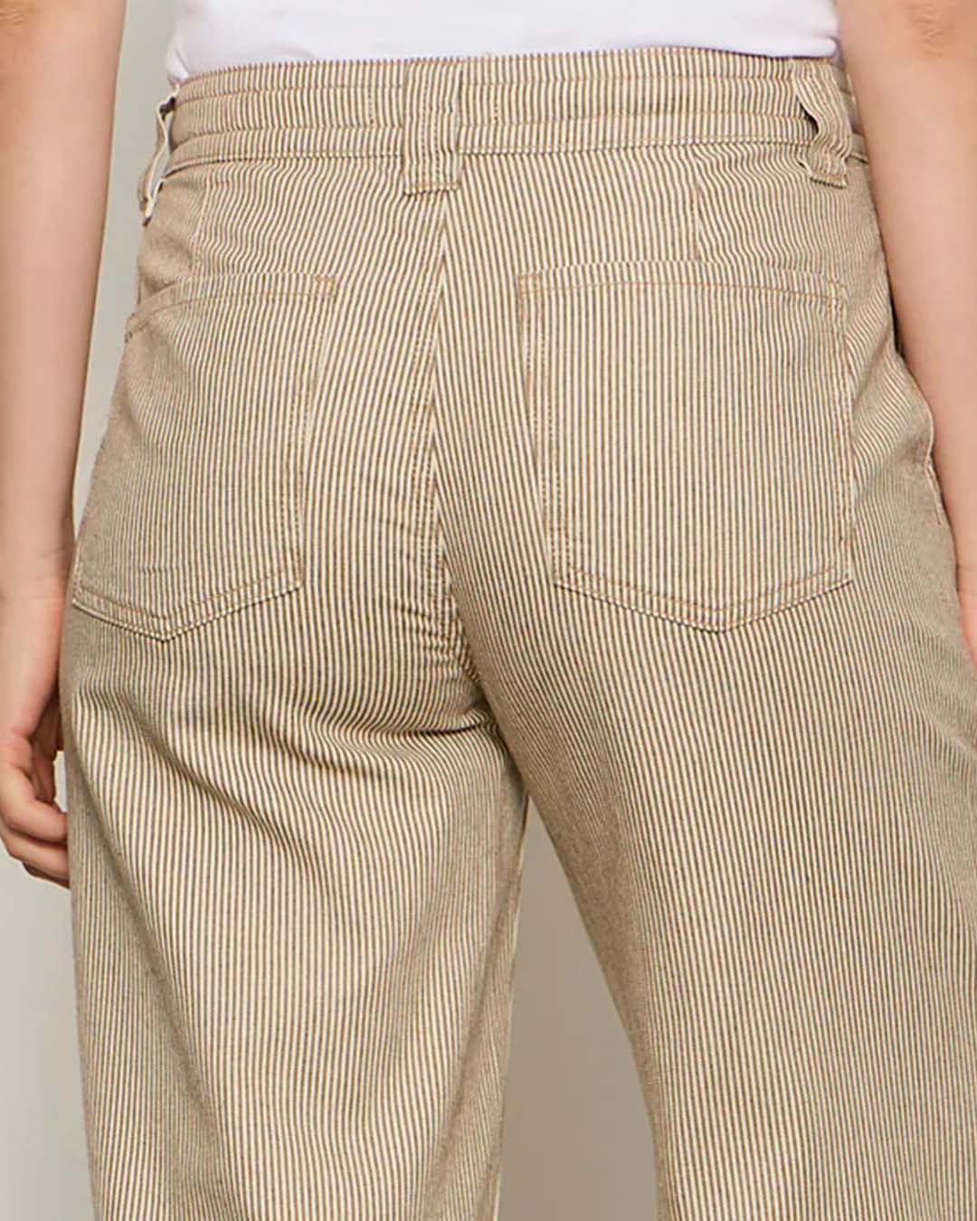 Lily Crop
